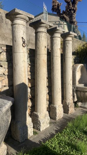 Colonne in marmo nembro
