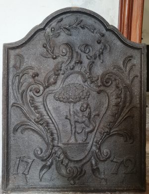 Piastra in ghisa da camino antica
