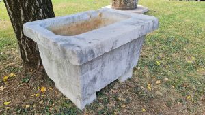 Fontana in marmo botticino
