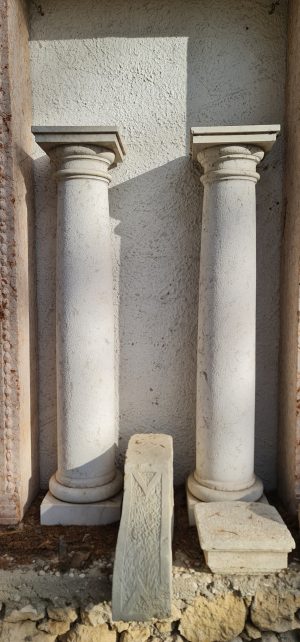 Colonne antiche in marmo biancone