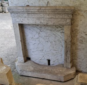 CAMINO ANTICO DECORATO IN PIETRA DI PRUN