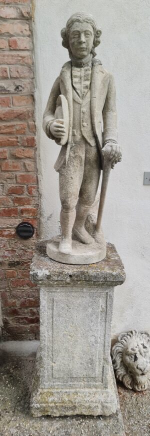 Statua da giardino raffigurnte un gentiluomo veneziano in pietra arenaria bianca con base