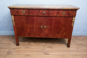 Credenza Impero con cariatidi dorate e piano in marmo